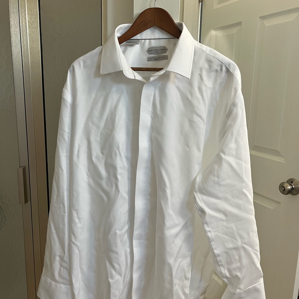 Men’s white dress shirt, neck 18.5, sleeve 34/35. Never worn